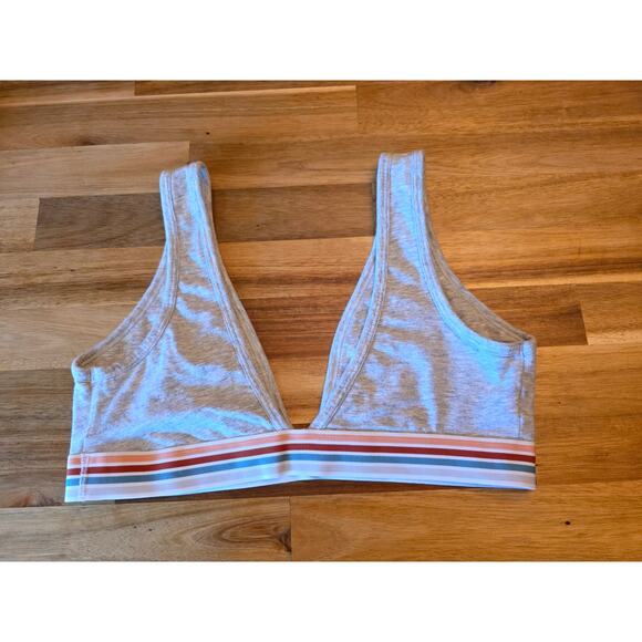 Colsie Triangle Bralette Size Medium Gray with Rainbow Band Wireless Lounge Bra - Picture 3 of 6